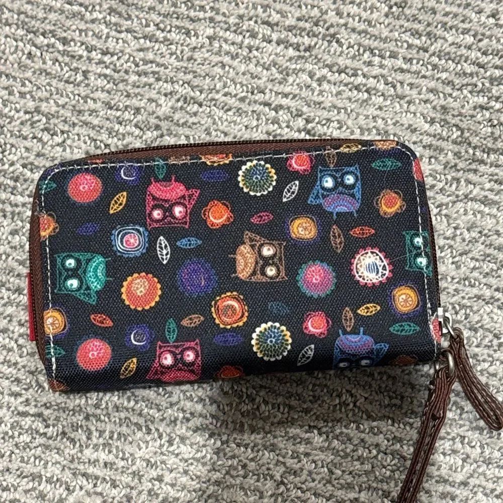 Unionbay and Multicolor Owl Pattern Wallet - Picture 2 of 3
